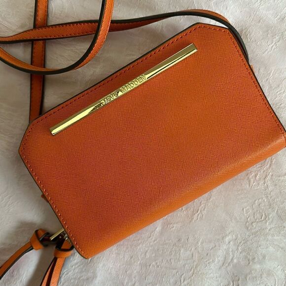 Steve Madden Orange Bkarlee Crossbody Bag Wallet - Picture 1 of 13